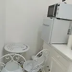 Anna'S Room