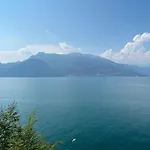 Apartment With Big Terrace And Direct Access To The Beach