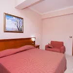 Madama Club Village
