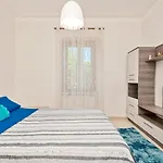 Marina Di Carrara - Free Parking & Wifi - 5 Minutes By Car From The Beach