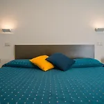 Hub Ferroviario - 12 Posti Letto Per Il Tuo Gruppo A Napoli Con Wifi E Netflix