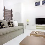 White Stylish Apartment 3