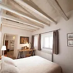 Serravallo'S Apartments Big