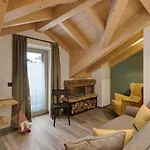 Gemma Rosina'S Home