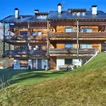 The Wooden House Cortina