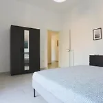 Bright & Central Apartment Near The Station