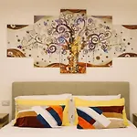 Cozy Apartment In Chiaia By Wonderful Italy