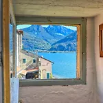 Acqua Vista Medieval Lake View Apartment