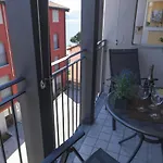 Modern Airconditioned 2-Bedroom Apartment Lake Escape