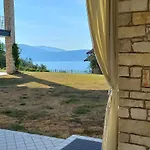 Apartment Loretta In Villa Fiore