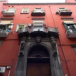 Spaccanapoli Home