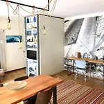 Mascalzone Latino, City Center Apartment
