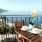 Un Oblo Sul Mare