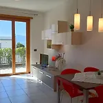 Apartment With Swimming Pool And Lake View - Larihome A17