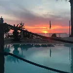 Rooms & Pool