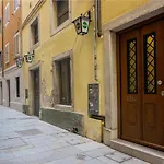Casa Icarus