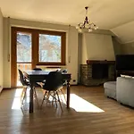 Ideale Per Due Famiglie. Comodo A Centro E Piste