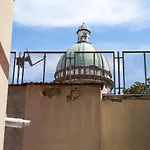 Appartamento Elegante Con Terrazzino Nel Centro Di Napoli