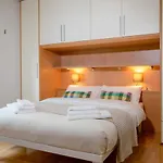 Riva Central Apartment - Free Parking
