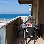 Nadi Home Con Vista Mare A Pesaro By Yohome