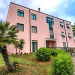 Pink House Apartment