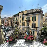 Domus Luca - Central Rooms In The Heart Of Naples