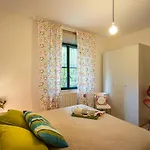 Pink House Apartment