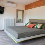 Charming Loft - Hot Tub & Free Parking