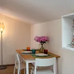 Charming Loft - Hot Tub & Free Parking