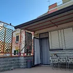 Anna'S House