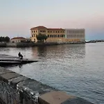 Scoglio Della Regina, Nuovo, Fronte Mare, Vicino Al Porto
