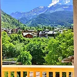 Boutique Alpine One-Bedroom By Supastays - Via Lyssandrin 8