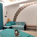 Dietro L'Angolo