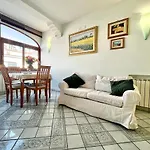 Lulu Holiday House