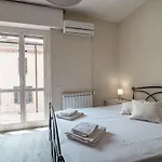Lovely Suite With Private Parking In Como