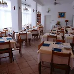 Everest Hotel