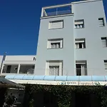 Everest Hotel