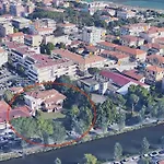 Appartamento In Villa A Marina Di Massa