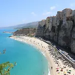 Double Room, Air Conditioning, Bathroom, In The Center Of Tropea Calabria N6752