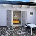 Sottocosta Dependance: Stanza Con Bagno E Parking