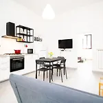 Les House - Apartment 1 By Tuscanywego