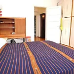Spacious Attic Apartment Kandler