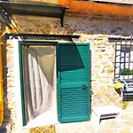 The Small Waterfall House, La Cascatella