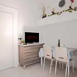 Free Wifi & Netflix Roiano Elegant Apartment