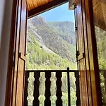 Cozy Chalet With Mountain Views In Ussin, Valtourneche, Parking