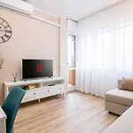 Kristel House Cisanello, Free Parking