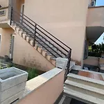 Everest Apartment