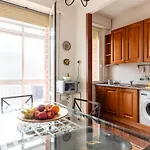 Roomy Flat Near The Hospital Riuniti!