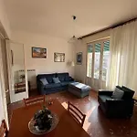 Sunny 2-Bedrooms Apartment