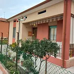 Casa Di Adele Con Giardino Privato A 250 Mt Dal Mare